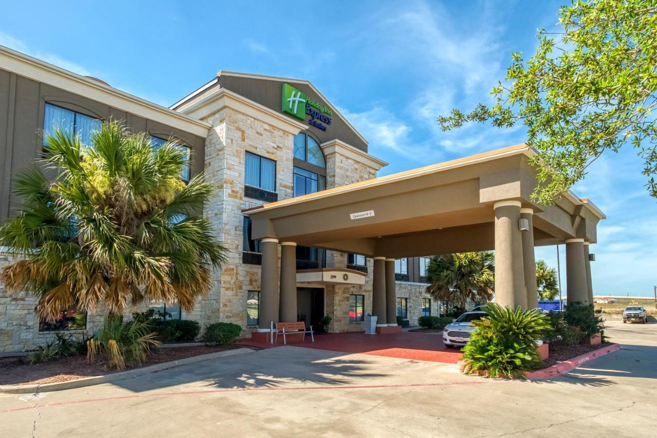 Holiday Inn Express And Suites Beeville By Ihg Exterior foto