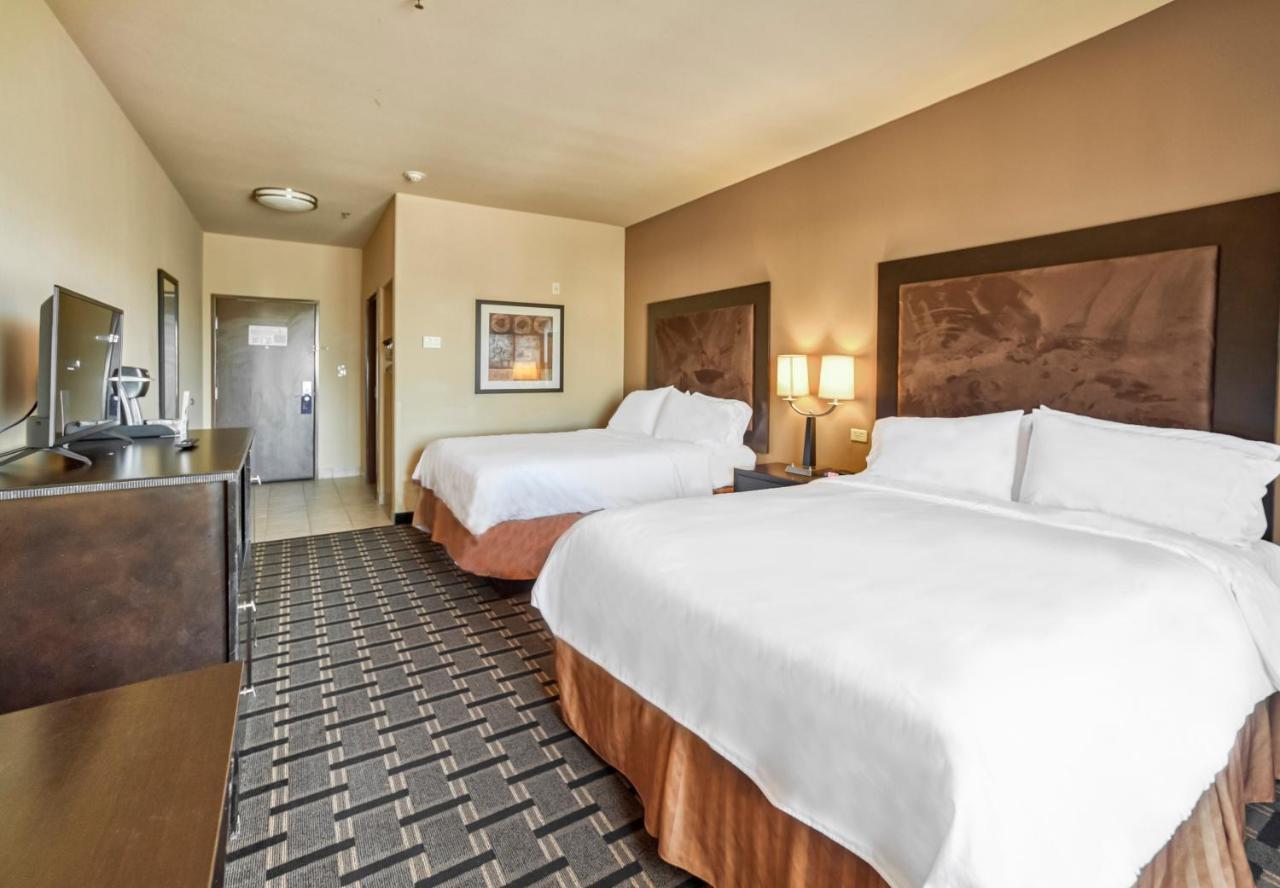 Holiday Inn Express And Suites Beeville By Ihg Exterior foto