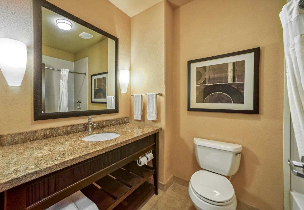 Holiday Inn Express And Suites Beeville By Ihg Exterior foto